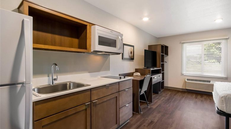 <b>WoodSpring Suites Panama City Room</b>. Images powered by <a href="https://iceportal.shijigroup.com/" title="IcePortal" target="_blank">IcePortal</a>.