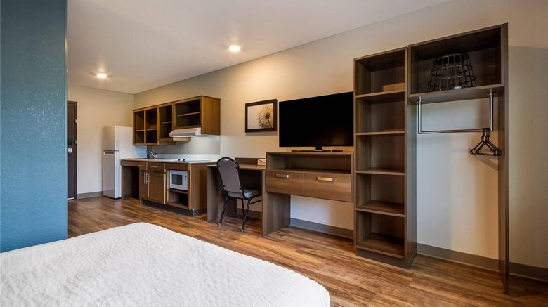 <b>WoodSpring Suites Panama City Room</b>. Images powered by <a href="https://iceportal.shijigroup.com/" title="IcePortal" target="_blank">IcePortal</a>.