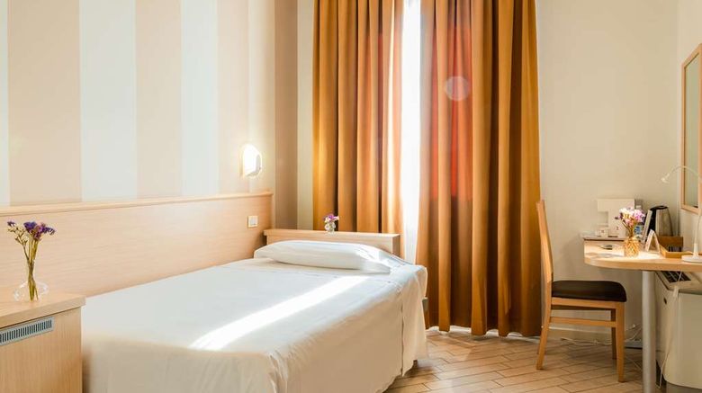 <b>Hotel Mirandola Room</b>. Images powered by <a href="https://iceportal.shijigroup.com/" title="IcePortal" target="_blank">IcePortal</a>.