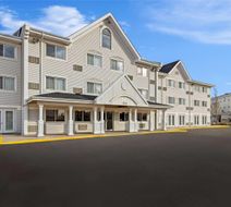 Travelodge Suites by Wyndham Regina Exterior