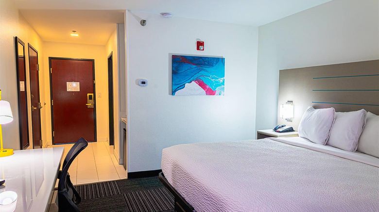 <b>Baymont by Wyndham Port Wentworth Room</b>. Images powered by <a href="https://iceportal.shijigroup.com/" title="IcePortal" target="_blank">IcePortal</a>.