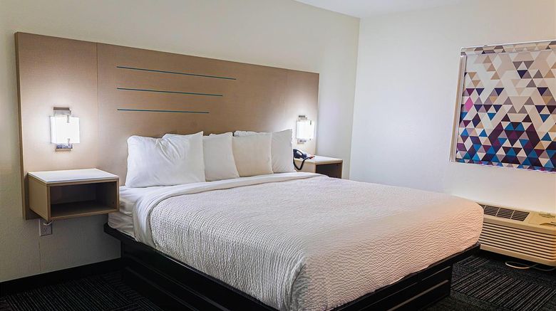 <b>Baymont by Wyndham Port Wentworth Room</b>. Images powered by <a href="https://iceportal.shijigroup.com/" title="IcePortal" target="_blank">IcePortal</a>.