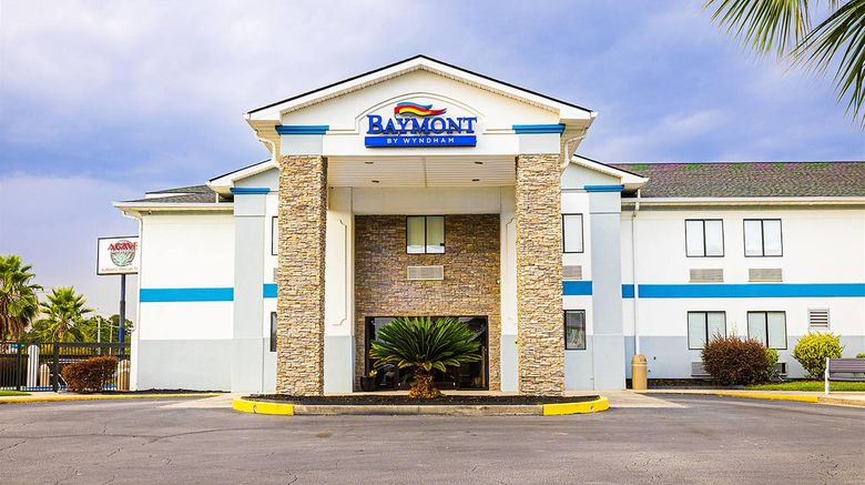 <b>Baymont by Wyndham Port Wentworth Exterior</b>. Images powered by <a href="https://iceportal.shijigroup.com/" title="IcePortal" target="_blank">IcePortal</a>.