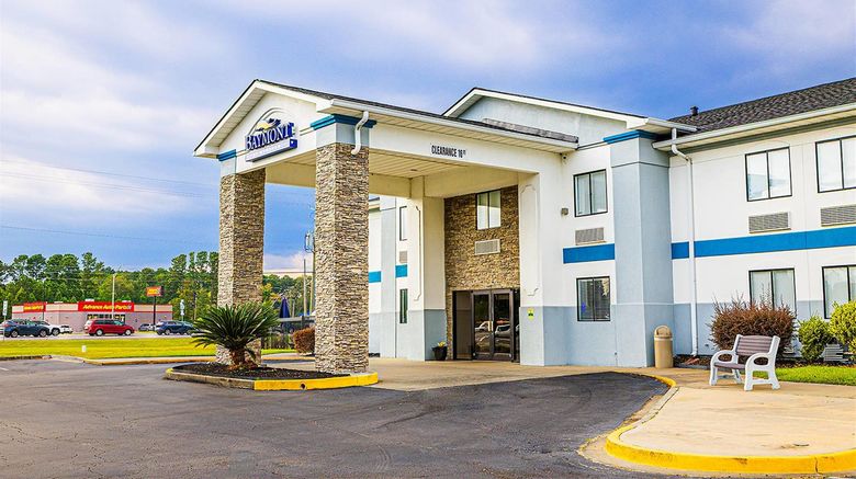 <b>Baymont by Wyndham Port Wentworth Exterior</b>. Images powered by <a href="https://iceportal.shijigroup.com/" title="IcePortal" target="_blank">IcePortal</a>.