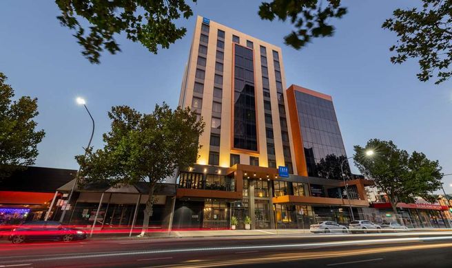 TRYP by Wyndham Pulteney Street Exterior