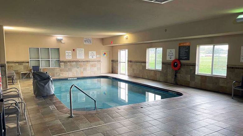 <b>La Quinta Inn & Suites Ankeny Pool</b>. Images powered by <a href="https://iceportal.shijigroup.com/" title="IcePortal" target="_blank">IcePortal</a>.