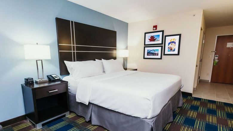 <b>La Quinta Inn & Suites Ankeny Room</b>. Images powered by <a href="https://iceportal.shijigroup.com/" title="IcePortal" target="_blank">IcePortal</a>.