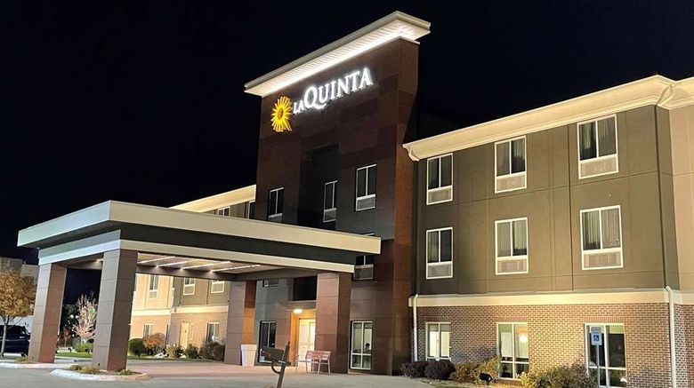 <b>La Quinta Inn & Suites Ankeny Exterior</b>. Images powered by <a href="https://iceportal.shijigroup.com/" title="IcePortal" target="_blank">IcePortal</a>.