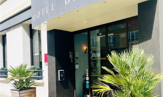 Bristol Hotel Exterior