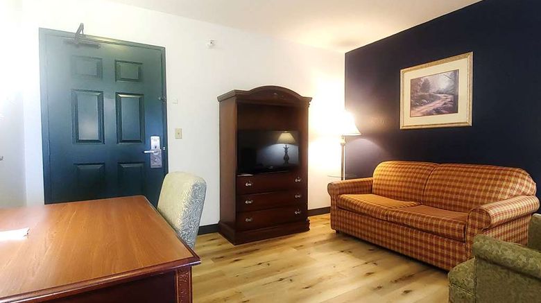 <b>Wingate by Wyndham Youngstown West Room</b>. Images powered by <a href="https://iceportal.shijigroup.com/" title="IcePortal" target="_blank">IcePortal</a>.