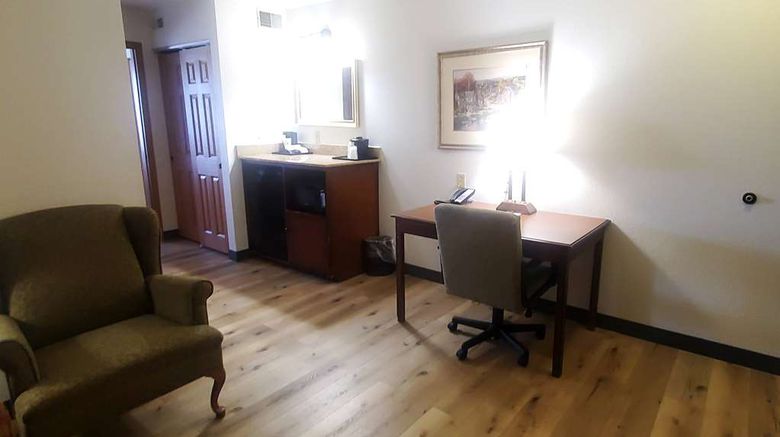 <b>Wingate by Wyndham Youngstown West Room</b>. Images powered by <a href="https://iceportal.shijigroup.com/" title="IcePortal" target="_blank">IcePortal</a>.