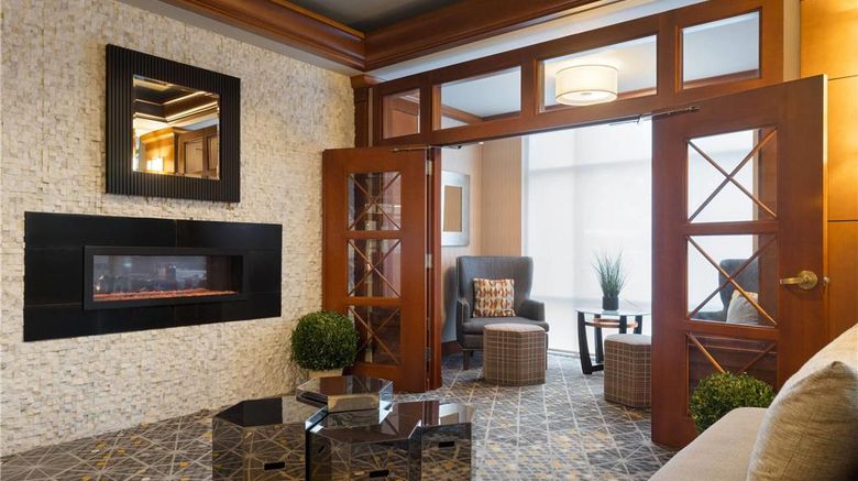 <b>Wyndham Moline on John Deere Commons Lobby</b>. Images powered by <a href="https://iceportal.shijigroup.com/" title="IcePortal" target="_blank">IcePortal</a>.