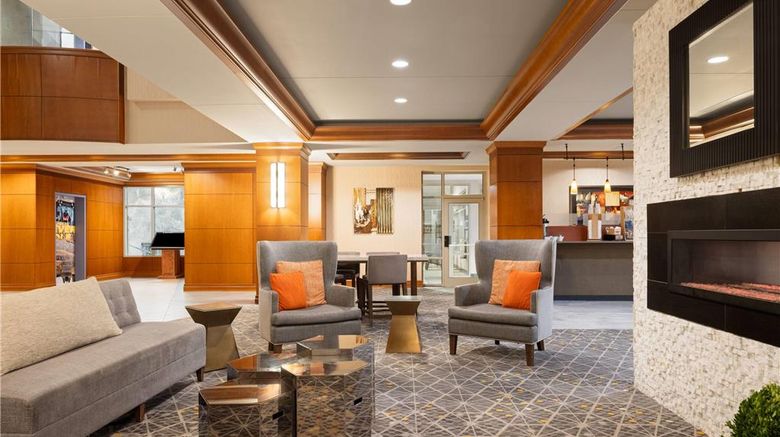 <b>Wyndham Moline on John Deere Commons Lobby</b>. Images powered by <a href="https://iceportal.shijigroup.com/" title="IcePortal" target="_blank">IcePortal</a>.