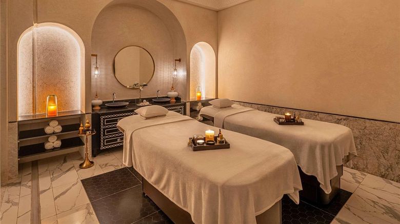 <b>Fairmont La Marina Hotel & Residence Spa</b>. Images powered by <a href="https://iceportal.shijigroup.com/" title="IcePortal" target="_blank">IcePortal</a>.