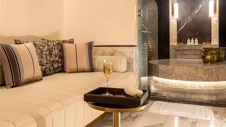 <b>Fairmont La Marina Hotel & Residence Spa</b>. Images powered by <a href="https://iceportal.shijigroup.com/" title="IcePortal" target="_blank">IcePortal</a>.