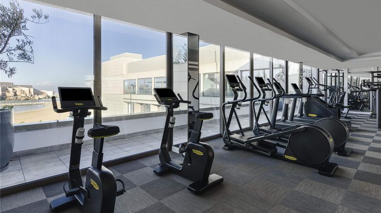 <b>Fairmont La Marina Hotel & Residence Health</b>. Images powered by <a href="https://iceportal.shijigroup.com/" title="IcePortal" target="_blank">IcePortal</a>.