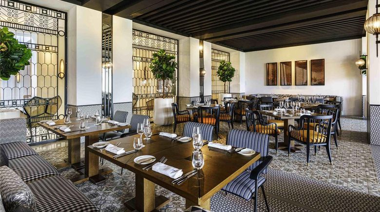 <b>Fairmont La Marina Hotel & Residence Restaurant</b>. Images powered by <a href="https://iceportal.shijigroup.com/" title="IcePortal" target="_blank">IcePortal</a>.