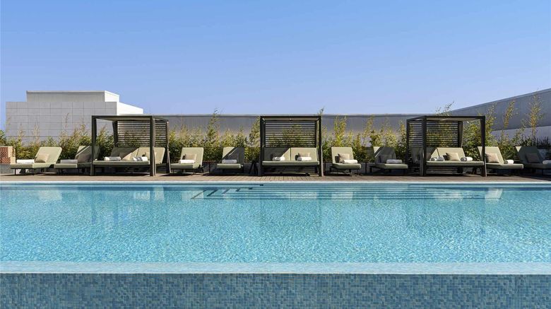 <b>Fairmont La Marina Hotel & Residence Pool</b>. Images powered by <a href="https://iceportal.shijigroup.com/" title="IcePortal" target="_blank">IcePortal</a>.