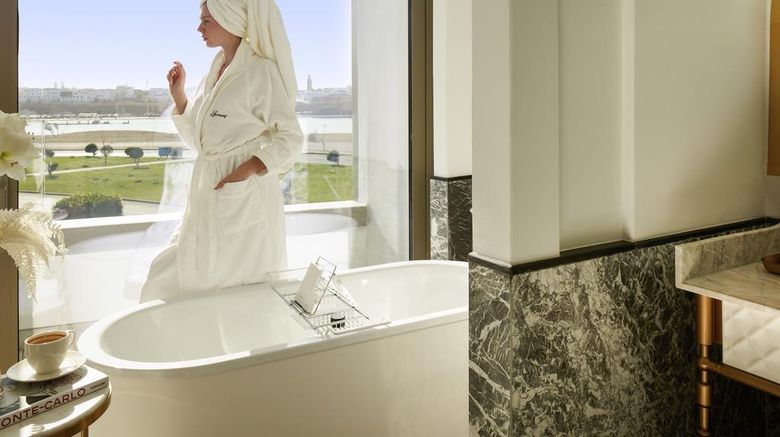 <b>Fairmont La Marina Hotel & Residence Suite</b>. Images powered by <a href="https://iceportal.shijigroup.com/" title="IcePortal" target="_blank">IcePortal</a>.