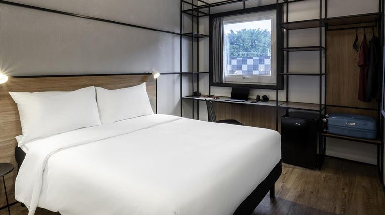 <b>Ibis Botucatu Room</b>. Images powered by <a href="https://iceportal.shijigroup.com/" title="IcePortal" target="_blank">IcePortal</a>.