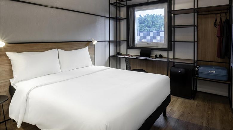 <b>Ibis Botucatu Room</b>. Images powered by <a href="https://iceportal.shijigroup.com/" title="IcePortal" target="_blank">IcePortal</a>.