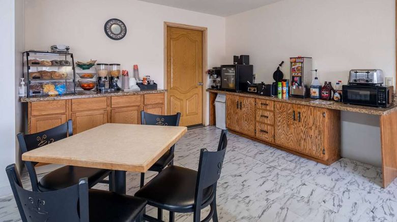 <b>Travelodge by Wyndham Merrill Restaurant</b>. Images powered by <a href="https://iceportal.shijigroup.com/" title="IcePortal" target="_blank">IcePortal</a>.