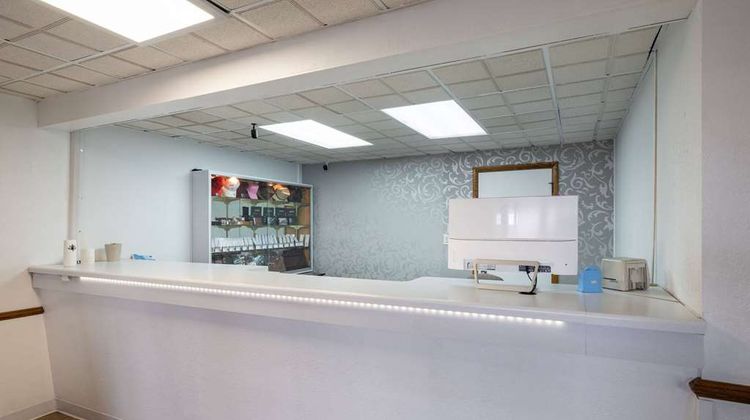 Travelodge by Wyndham Merrill Lobby