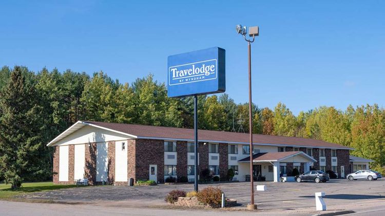 Travelodge by Wyndham Merrill Exterior