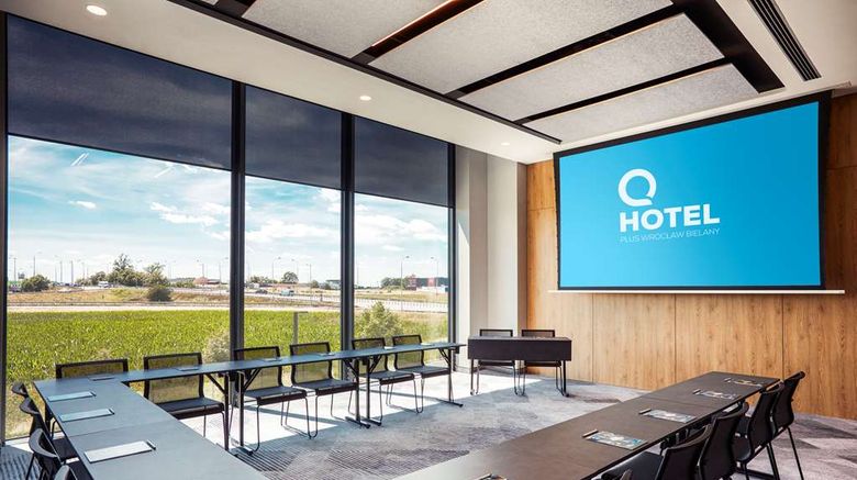 <b>Q Hotel Plus Wroclaw Bielany Meeting</b>. Images powered by <a href="https://iceportal.shijigroup.com/" title="IcePortal" target="_blank">IcePortal</a>.