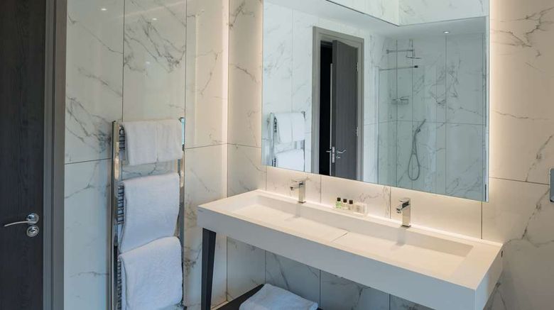 <b>Dalmeny Park Hotel Suite</b>. Images powered by <a href="https://iceportal.shijigroup.com/" title="IcePortal" target="_blank">IcePortal</a>.