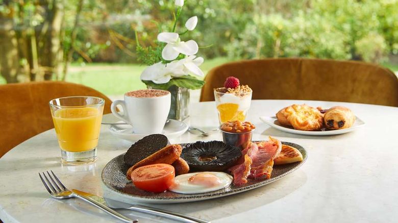 <b>Dalmeny Park Hotel Restaurant</b>. Images powered by <a href="https://iceportal.shijigroup.com/" title="IcePortal" target="_blank">IcePortal</a>.