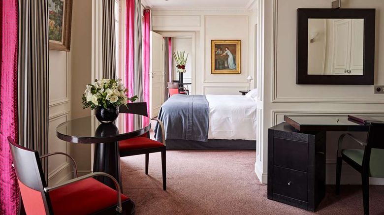 <b>Hotel la Tremoille Suite</b>. Images powered by <a href="https://iceportal.shijigroup.com/" title="IcePortal" target="_blank">IcePortal</a>.