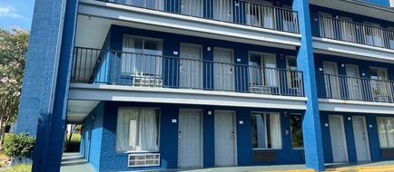 Travelodge by Wyndham Exterior