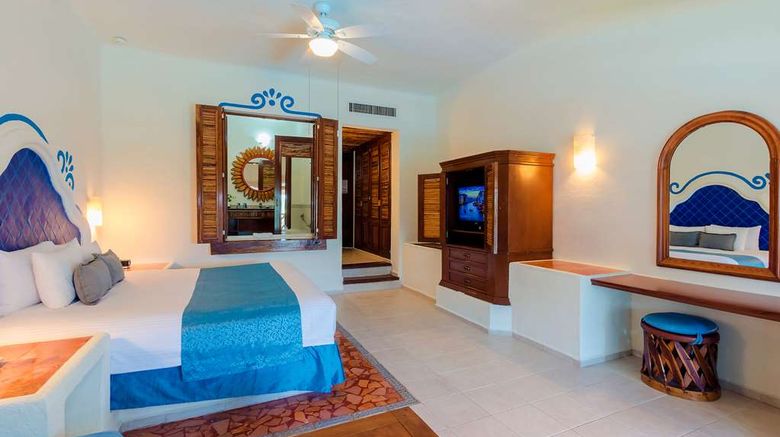 <b>Desire Pearl Resort & Spa Suite</b>. Images powered by <a href="https://iceportal.shijigroup.com/" title="IcePortal" target="_blank">IcePortal</a>.