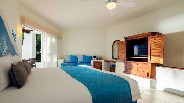 <b>Desire Pearl Resort & Spa Room</b>. Images powered by <a href="https://iceportal.shijigroup.com/" title="IcePortal" target="_blank">IcePortal</a>.