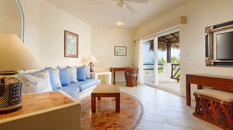<b>Desire Pearl Resort & Spa Suite</b>. Images powered by <a href="https://iceportal.shijigroup.com/" title="IcePortal" target="_blank">IcePortal</a>.