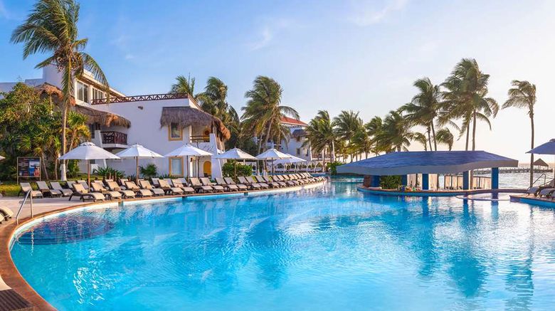 <b>Desire Pearl Resort & Spa Pool</b>. Images powered by <a href="https://iceportal.shijigroup.com/" title="IcePortal" target="_blank">IcePortal</a>.