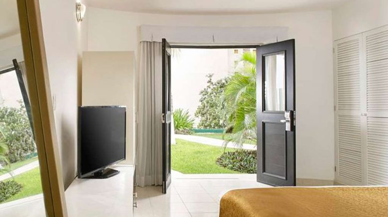 <b>Desire Riviera Maya Resort Room</b>. Images powered by <a href="https://iceportal.shijigroup.com/" title="IcePortal" target="_blank">IcePortal</a>.