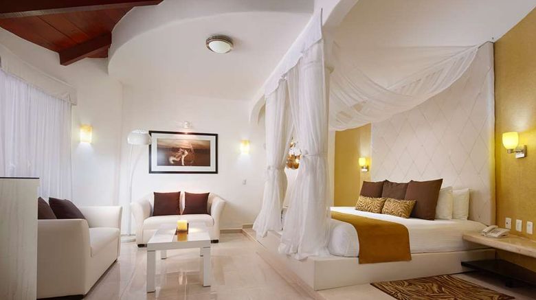 <b>Desire Riviera Maya Resort Room</b>. Images powered by <a href="https://iceportal.shijigroup.com/" title="IcePortal" target="_blank">IcePortal</a>.
