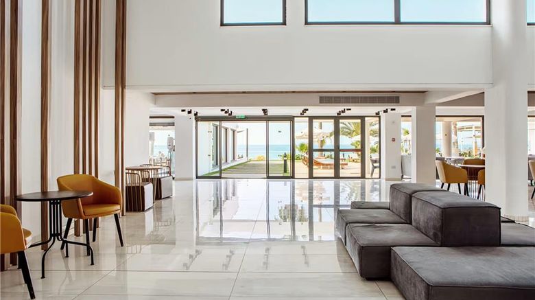 <b>Pierre Anne Beach Hotel Lobby</b>. Images powered by <a href="https://iceportal.shijigroup.com/" title="IcePortal" target="_blank">IcePortal</a>.