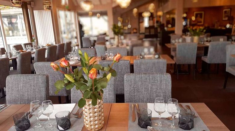 <b>Hotel Acadie Les Ulis Restaurant</b>. Images powered by <a href="https://iceportal.shijigroup.com/" title="IcePortal" target="_blank">IcePortal</a>.