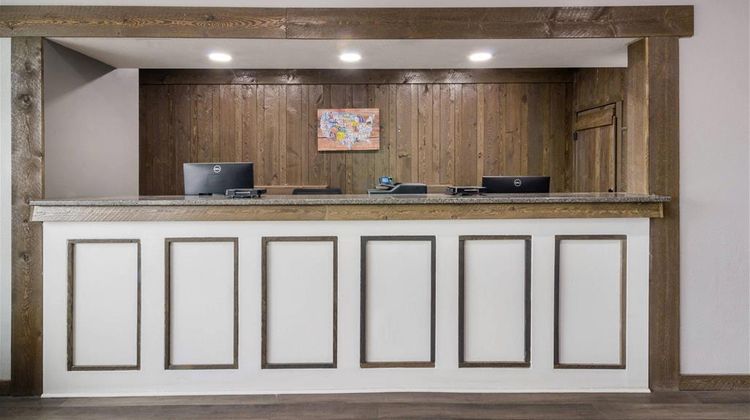 Econo Lodge Lobby