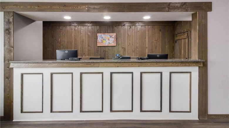 <b>Econo Lodge Lobby</b>. Images powered by <a href="https://iceportal.shijigroup.com/" title="IcePortal" target="_blank">IcePortal</a>.