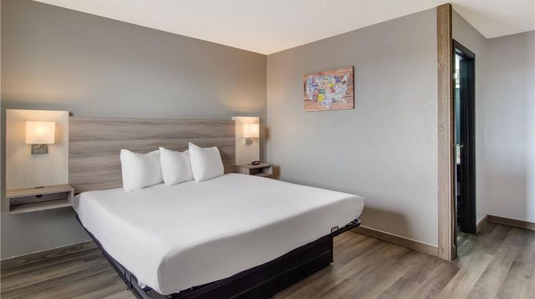 <b>Econo Lodge Room</b>. Images powered by <a href="https://iceportal.shijigroup.com/" title="IcePortal" target="_blank">IcePortal</a>.