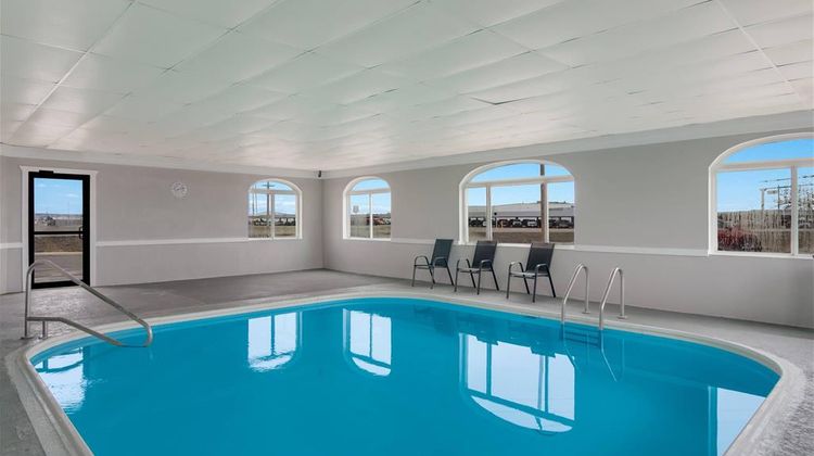 Econo Lodge Pool