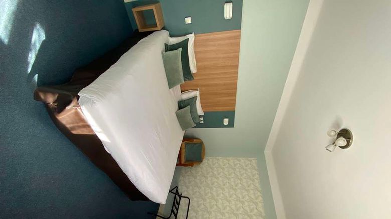 <b>Hotel De Caen Room</b>. Images powered by <a href="https://iceportal.shijigroup.com/" title="IcePortal" target="_blank">IcePortal</a>.