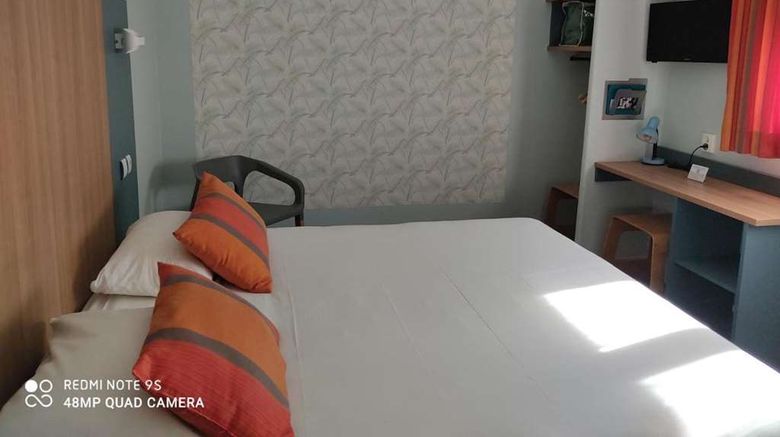 <b>Hotel De Caen Room</b>. Images powered by <a href="https://iceportal.shijigroup.com/" title="IcePortal" target="_blank">IcePortal</a>.