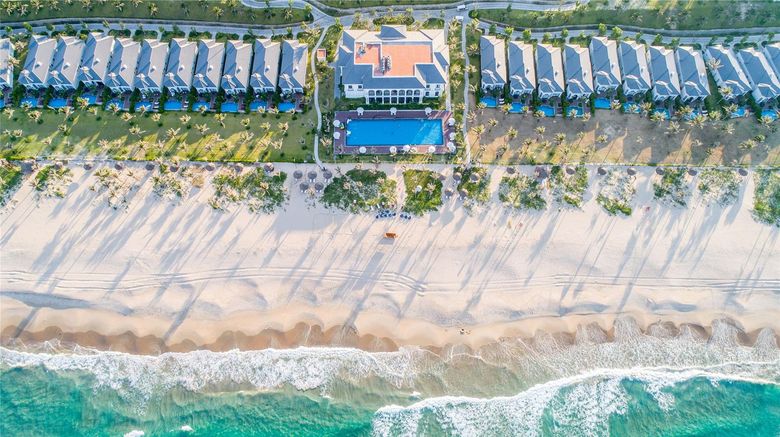 <b>Melia Vinpearl Cam Ranh Beach Resort Beach</b>. Images powered by <a href="https://iceportal.shijigroup.com/" title="IcePortal" target="_blank">IcePortal</a>.