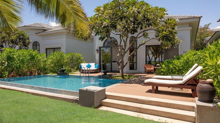 Melia Vinpearl Cam Ranh Beach Resort Exterior