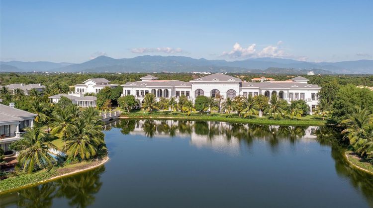 Melia Vinpearl Cam Ranh Beach Resort Exterior